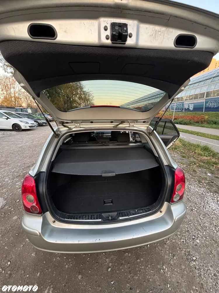 Toyota Avensis 2.2 D-4D Sol Plus 180 - 23