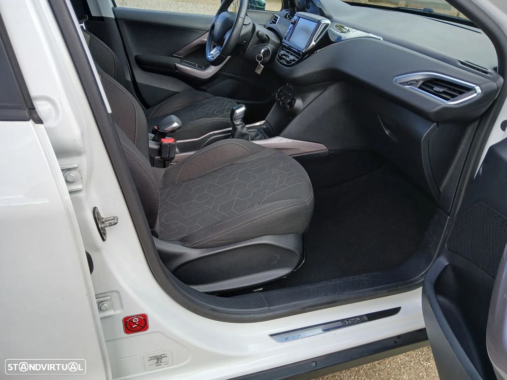 Peugeot 2008 PureTech 82 Style - 28