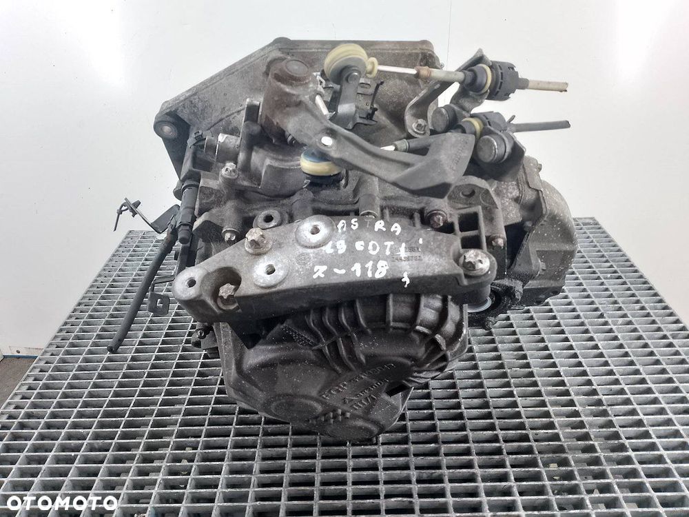 SKRZYNIA BIEGÓW MANUALNA OPEL ASTRA H M32  55192042 1.9 CDTI - 5