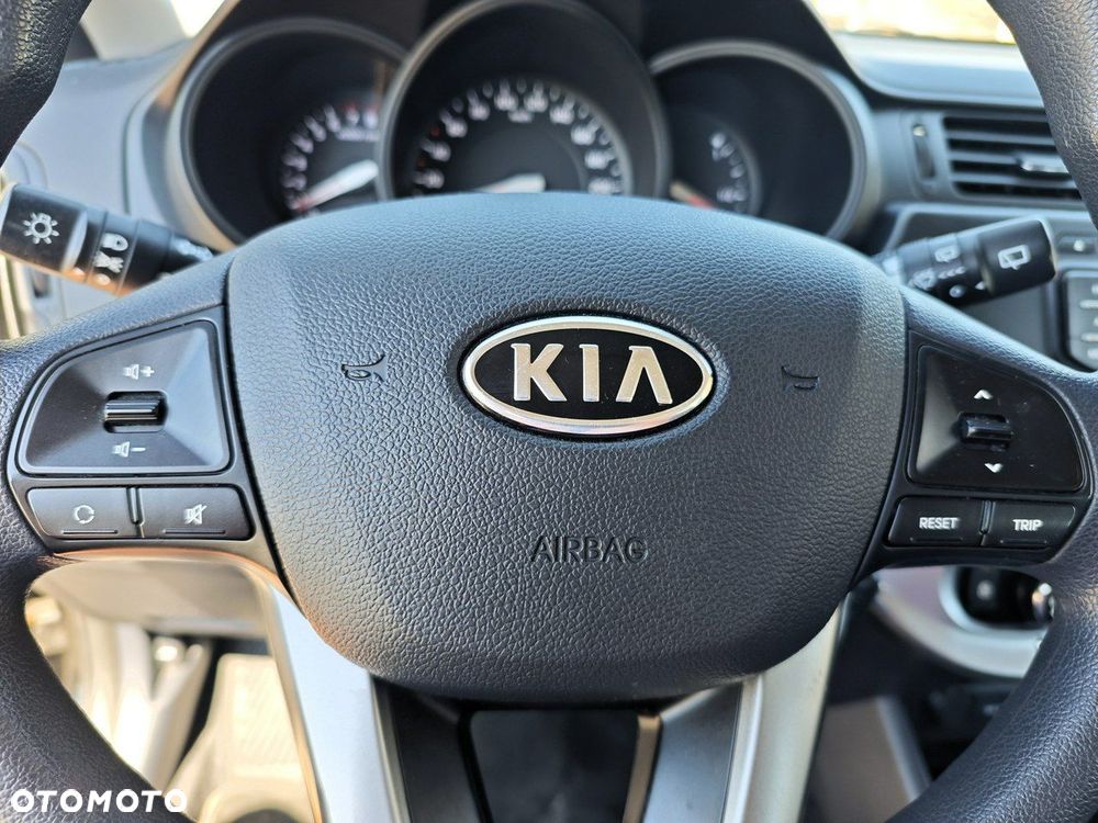 Kia Rio - 12
