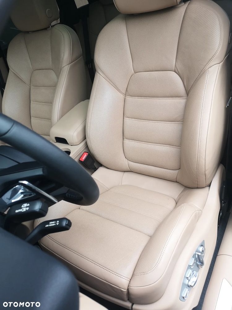 Porsche Macan S - 30