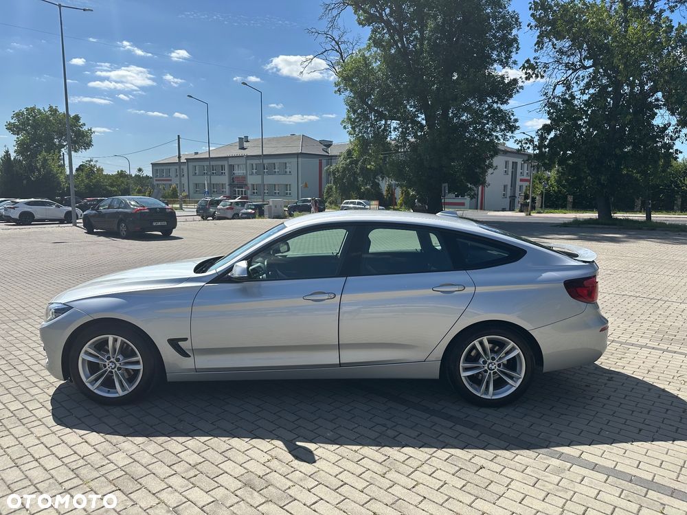 BMW Seria 3 320d xDrive - 9