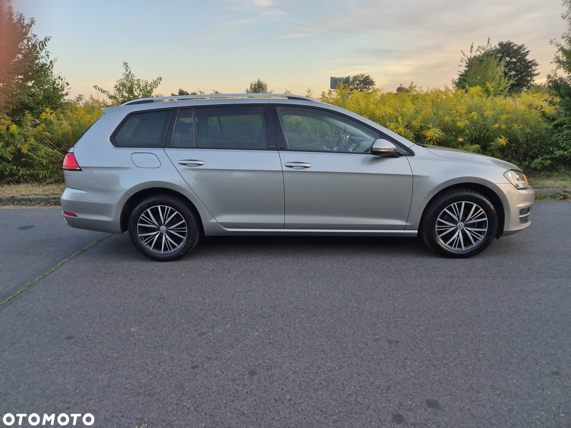 Volkswagen Golf 2.0 TDI BlueMotion Technology Allstar - 6