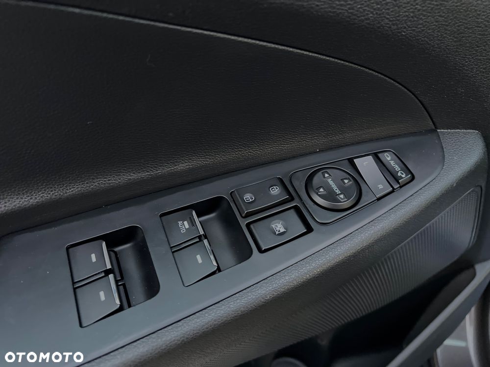 Hyundai Tucson 1.7 CRDI BlueDrive TourdePologne 2WD - 26