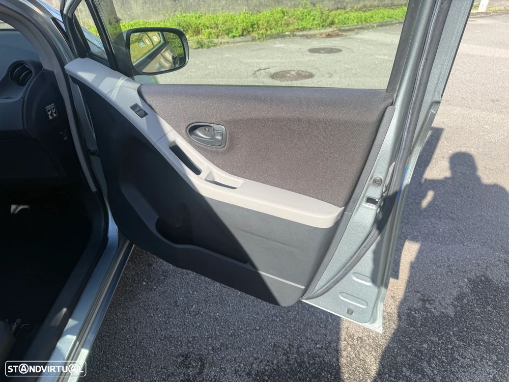 Toyota Yaris 1.0 VVT-i - 15