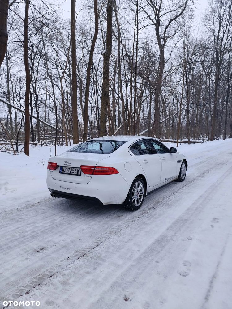 Jaguar XE 2.0 D Prestige - 6