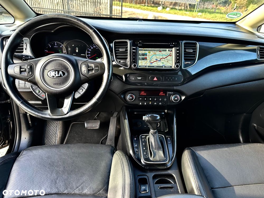 Kia Carens - 10