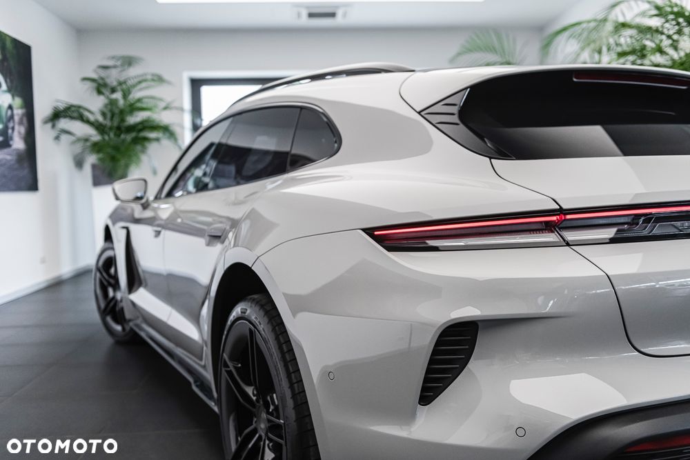 Porsche Taycan - 16
