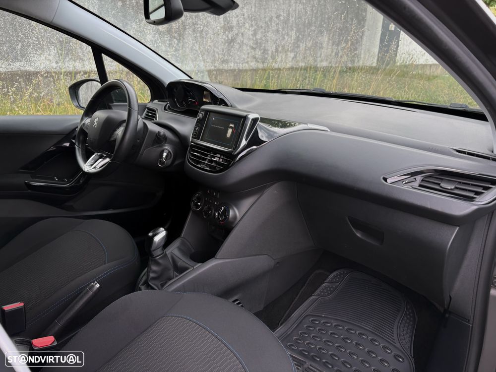 Peugeot 208 1.2 PureTech Signature - 18
