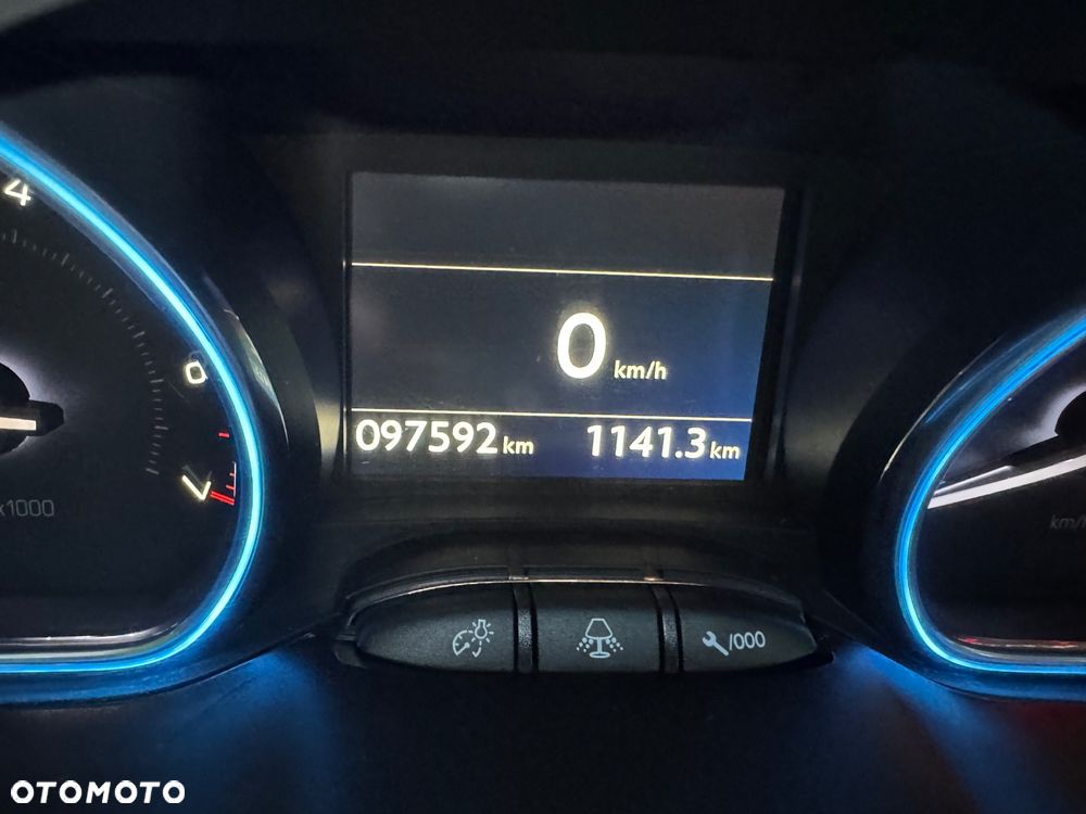 Peugeot 2008 1.2 Pure Tech GPF Allure S&S - 21