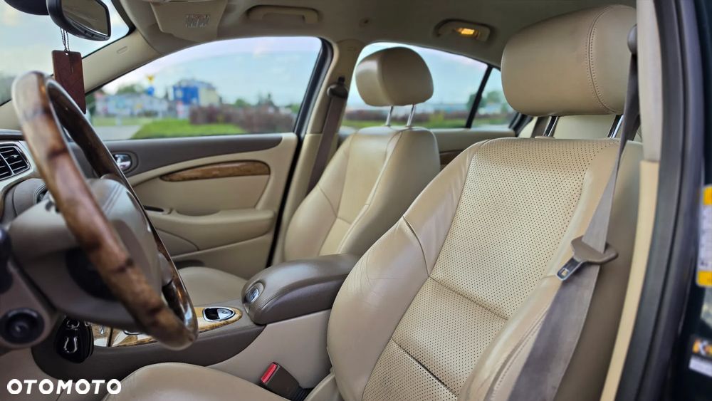 Jaguar S-Type 4.2 V8 Executive - 27
