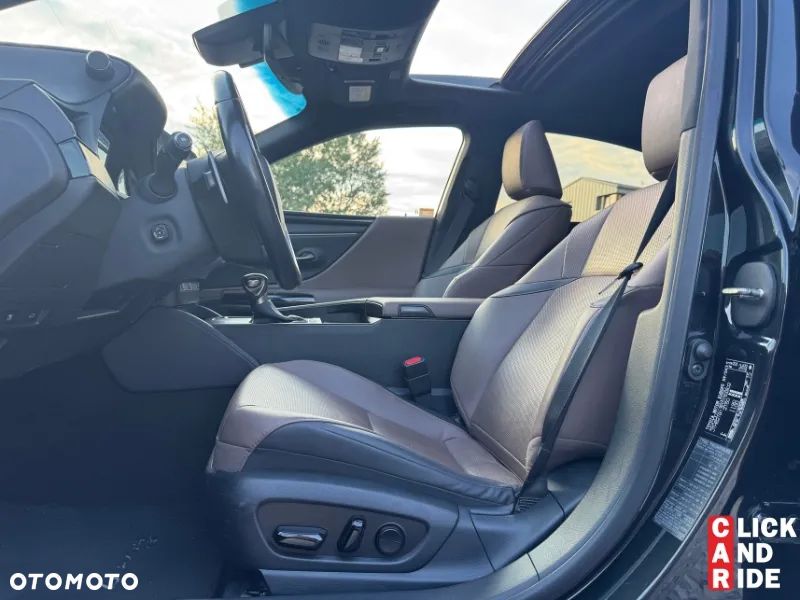 Lexus ES 300h Business Edition + - 17
