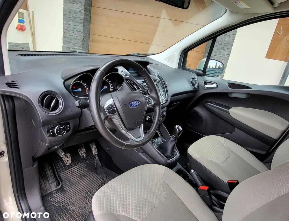 Ford Tourneo Courier 1.0 EcoBoost S&S Titanium - 11