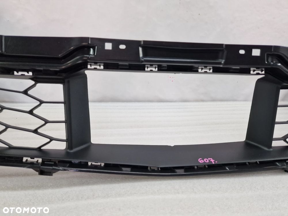AUDI E-TRON Q6 85H 22- KRATKA ŚRODKOWA ZDERZAKA PRZEDNIEGO PRZÓD , NR 85H807683A , NR AUKCJI GL607 - 6