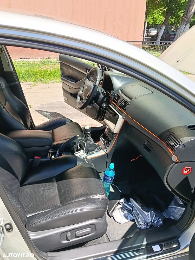 Toyota Avensis 2.2 D-CAT Executive - 12