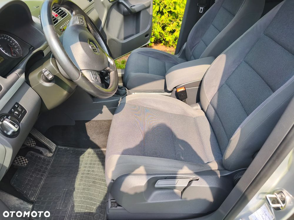 Volkswagen Touran 2.0 TDI DPF STYLE - 15