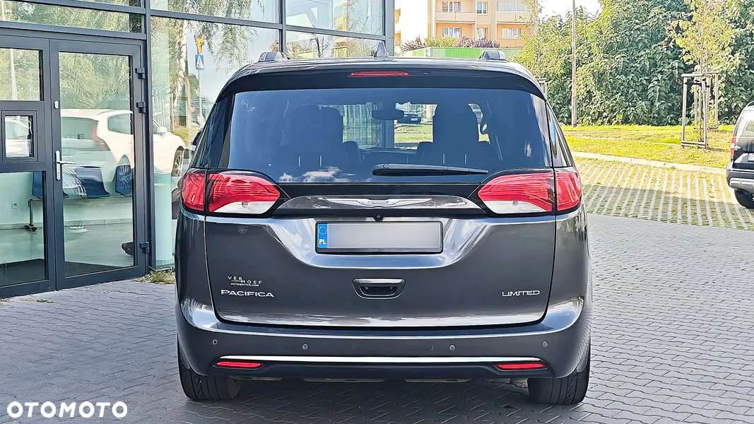 Chrysler Pacifica - 4