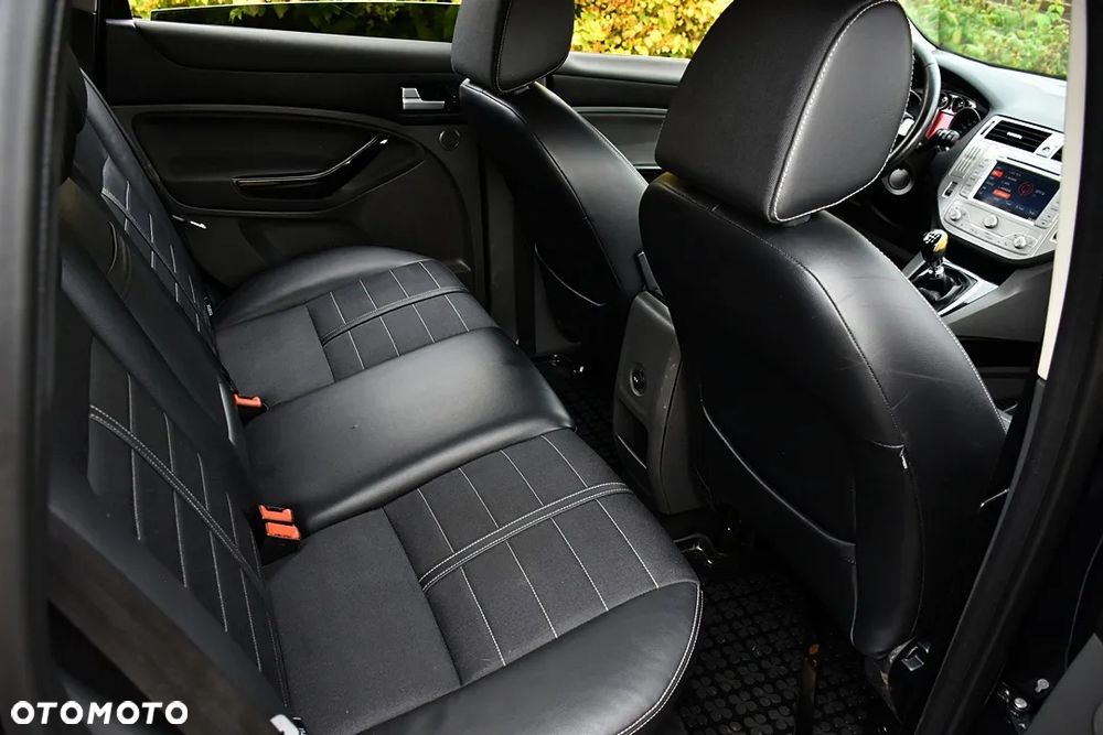 Ford Kuga 2.0 TDCi 4WD Titanium Plus - 38