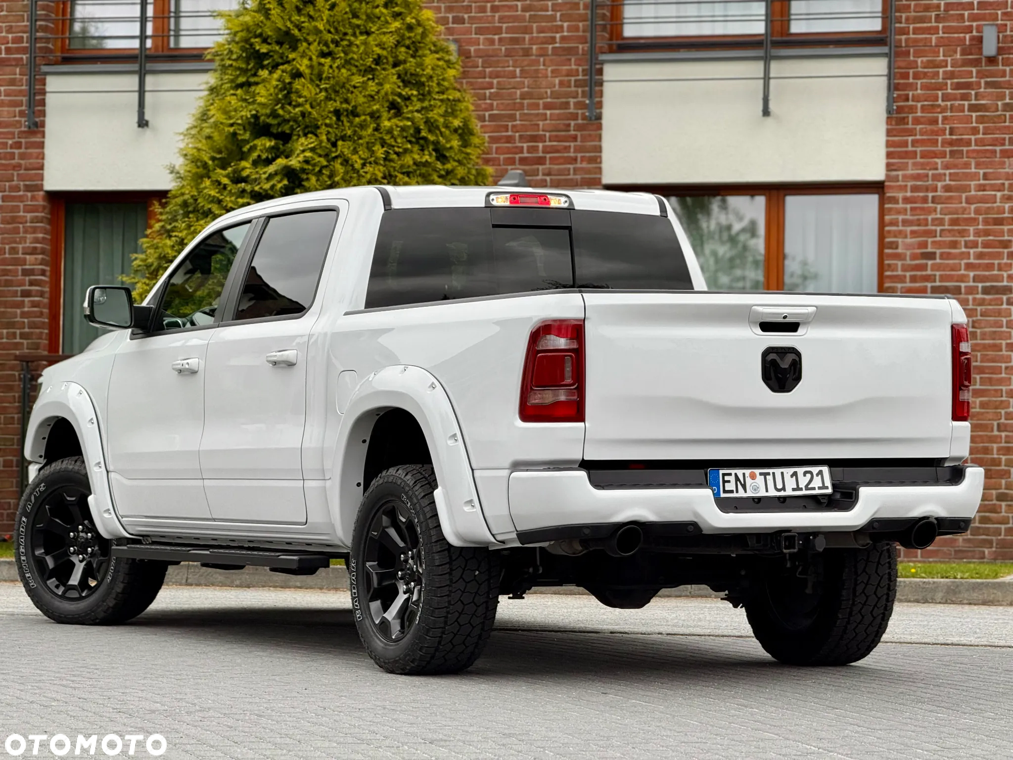 RAM 1500 Crew Cab Shortbed Laramie - 12