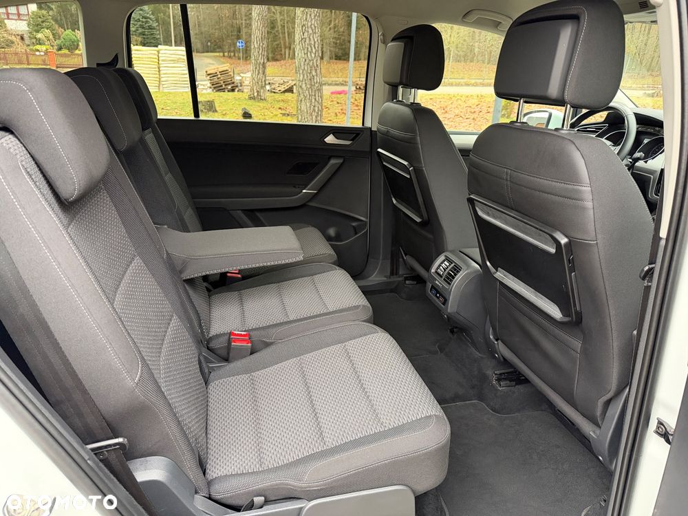 Volkswagen Touran - 36
