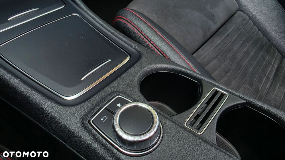 Mercedes-Benz CLA 200 7G-DCT AMG Line - 37