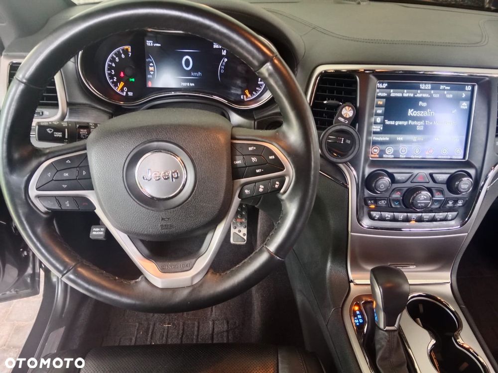 Jeep Grand Cherokee - 22