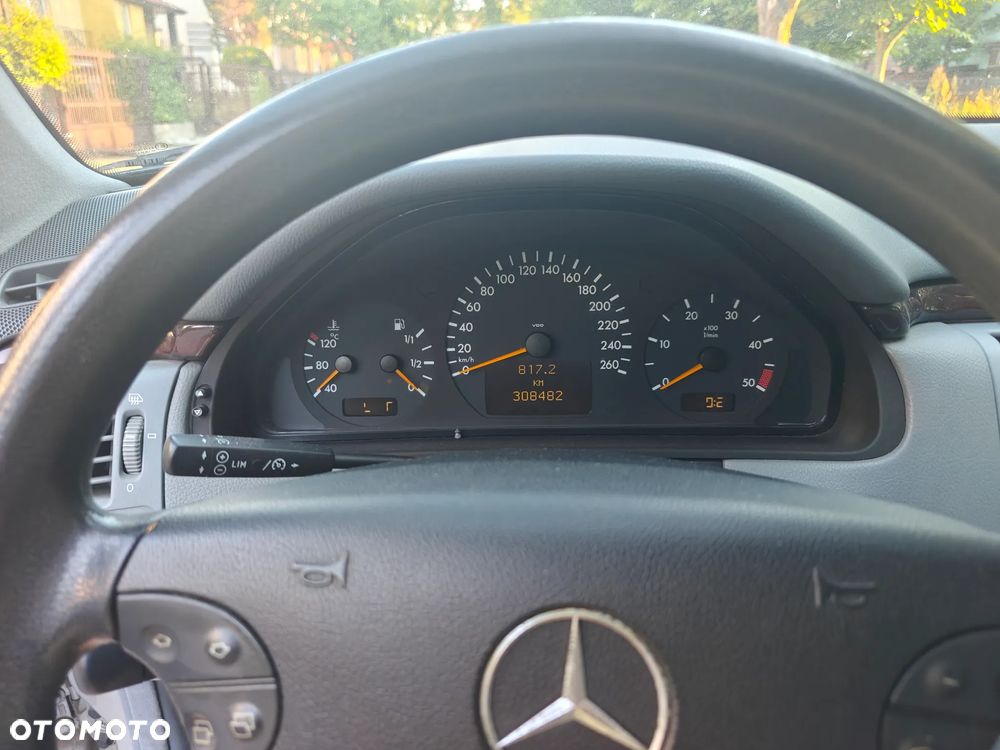 Mercedes-Benz Klasa E 220 CDI Classic - 8
