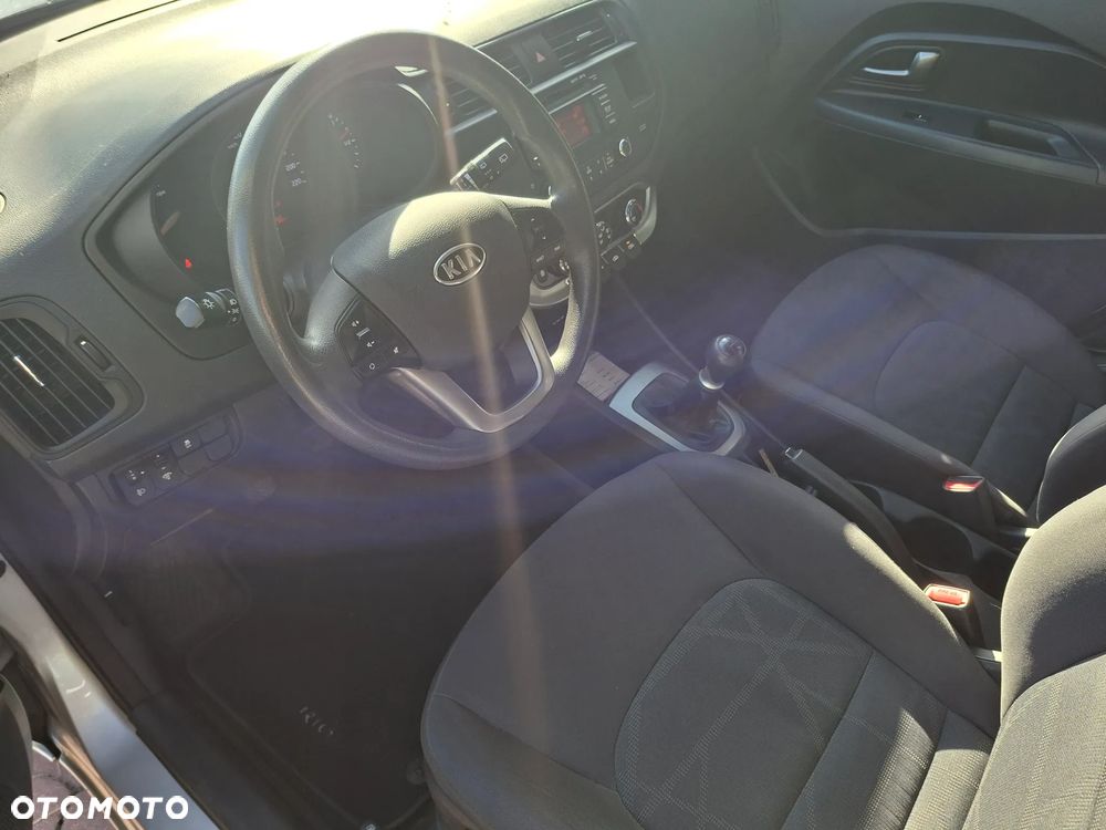 Kia Rio - 14