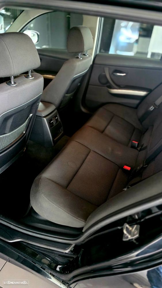 BMW 318 i Touring Edition Exclusive - 12