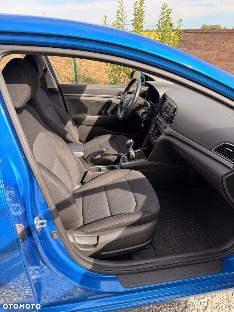 Hyundai Elantra 1.6 CRDi Comfort - 14