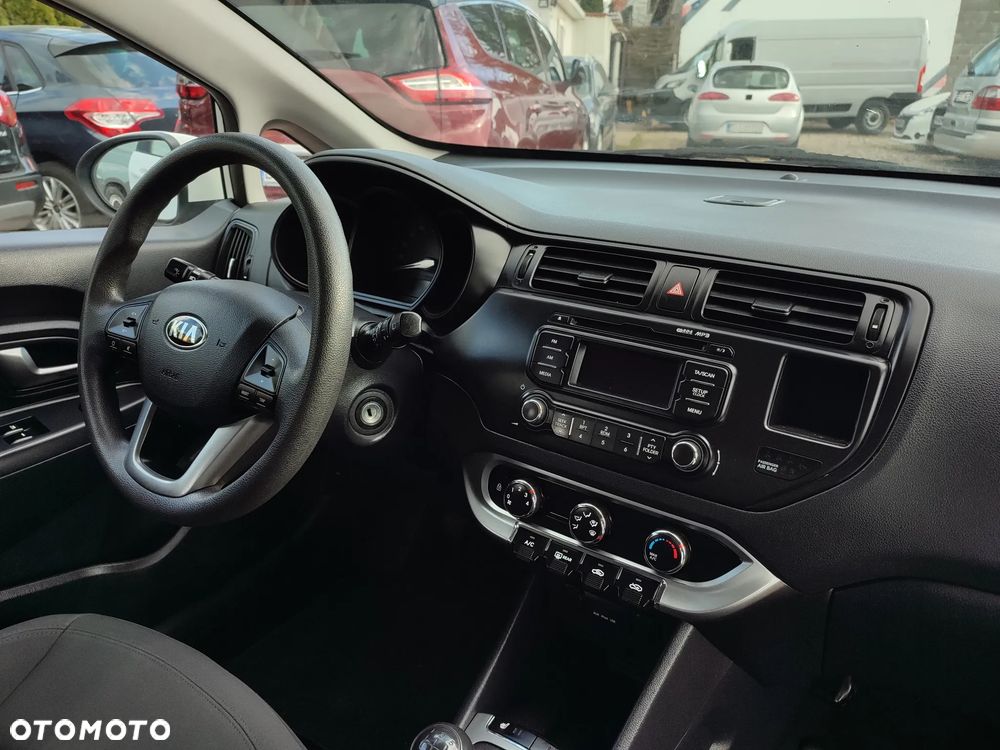 Kia Rio 1.2 Dream Team Edition - 17