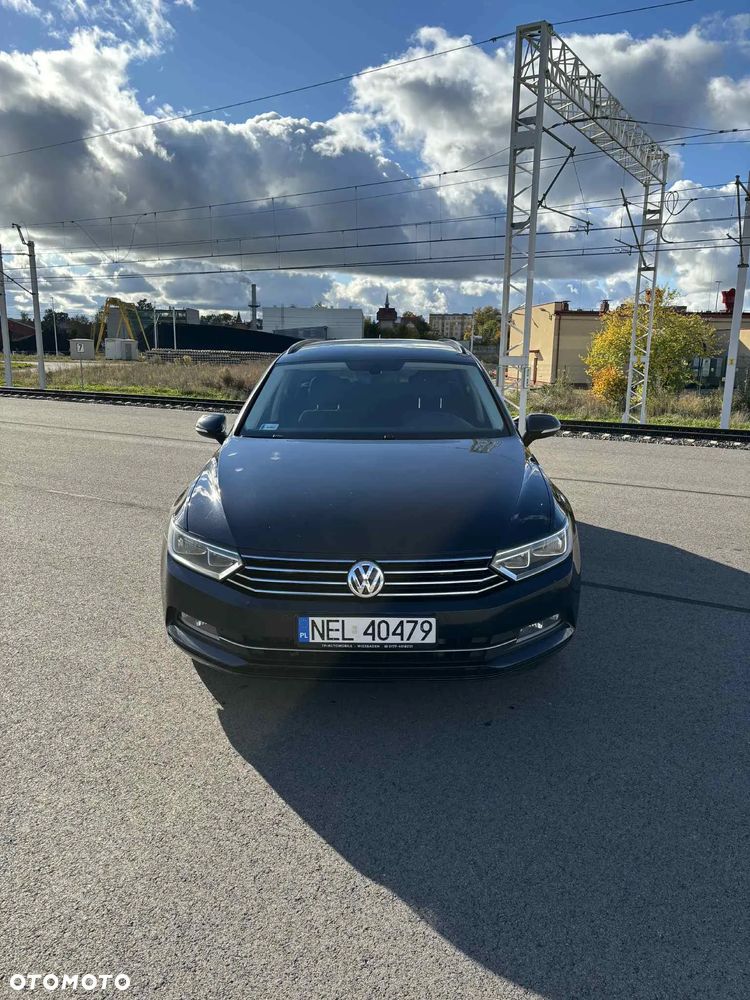 Volkswagen Passat - 1