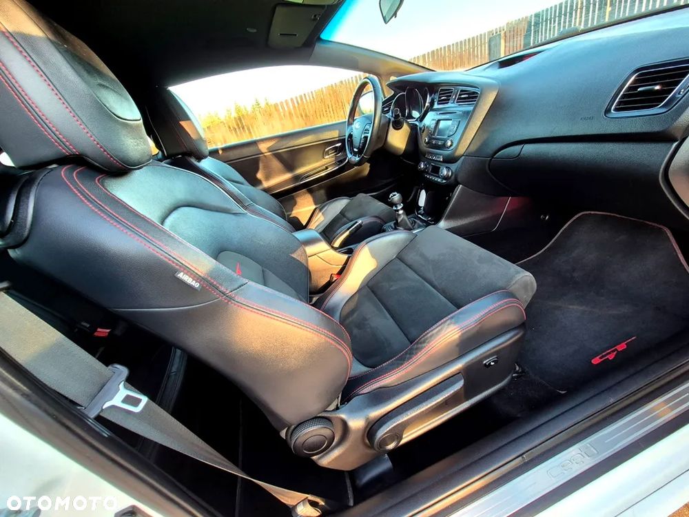 Kia ProCeed - 31