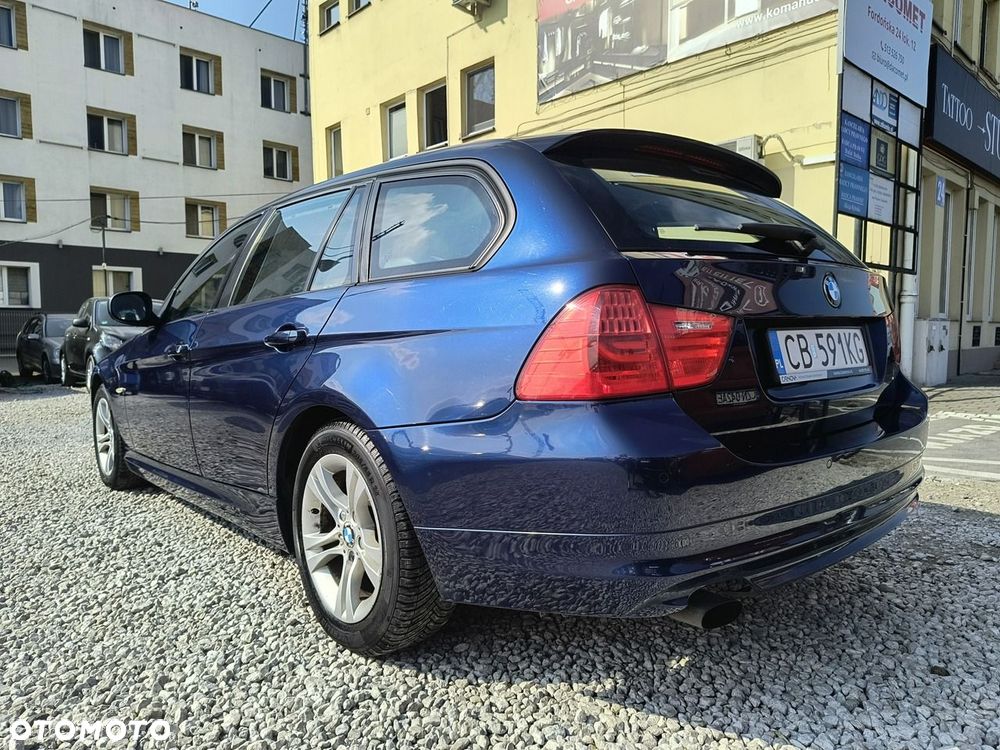 BMW Seria 3 318i - 29