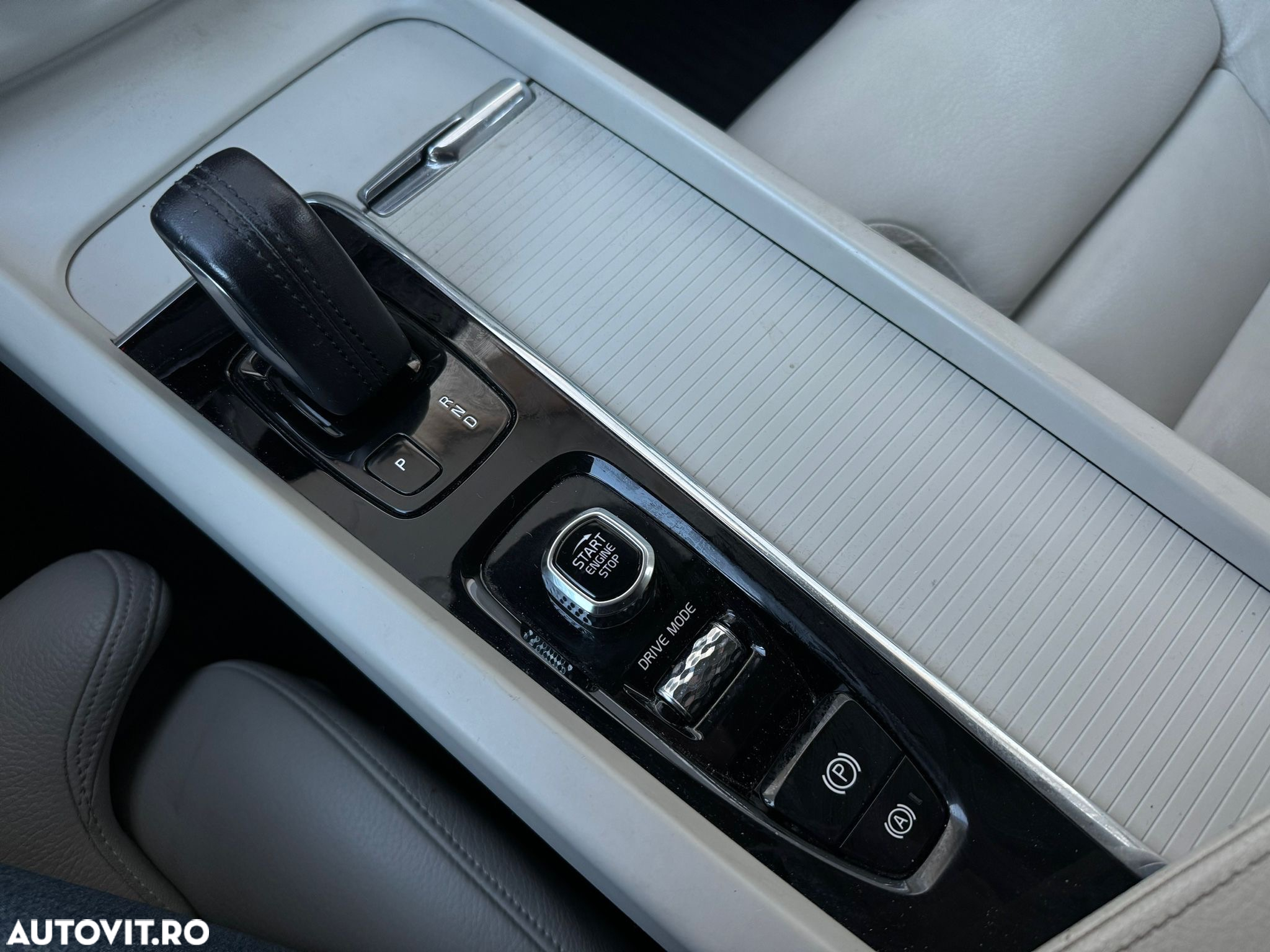 Volvo XC 60 B4 D Geartronic Momentum Pro - 12