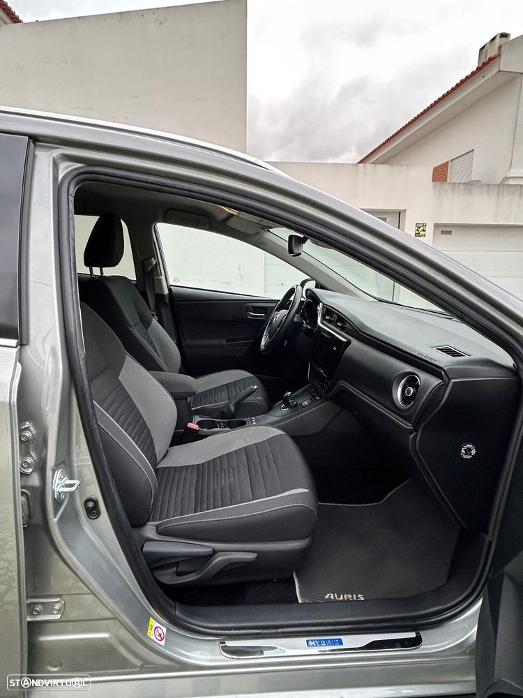 Toyota Auris Touring Sports - 17