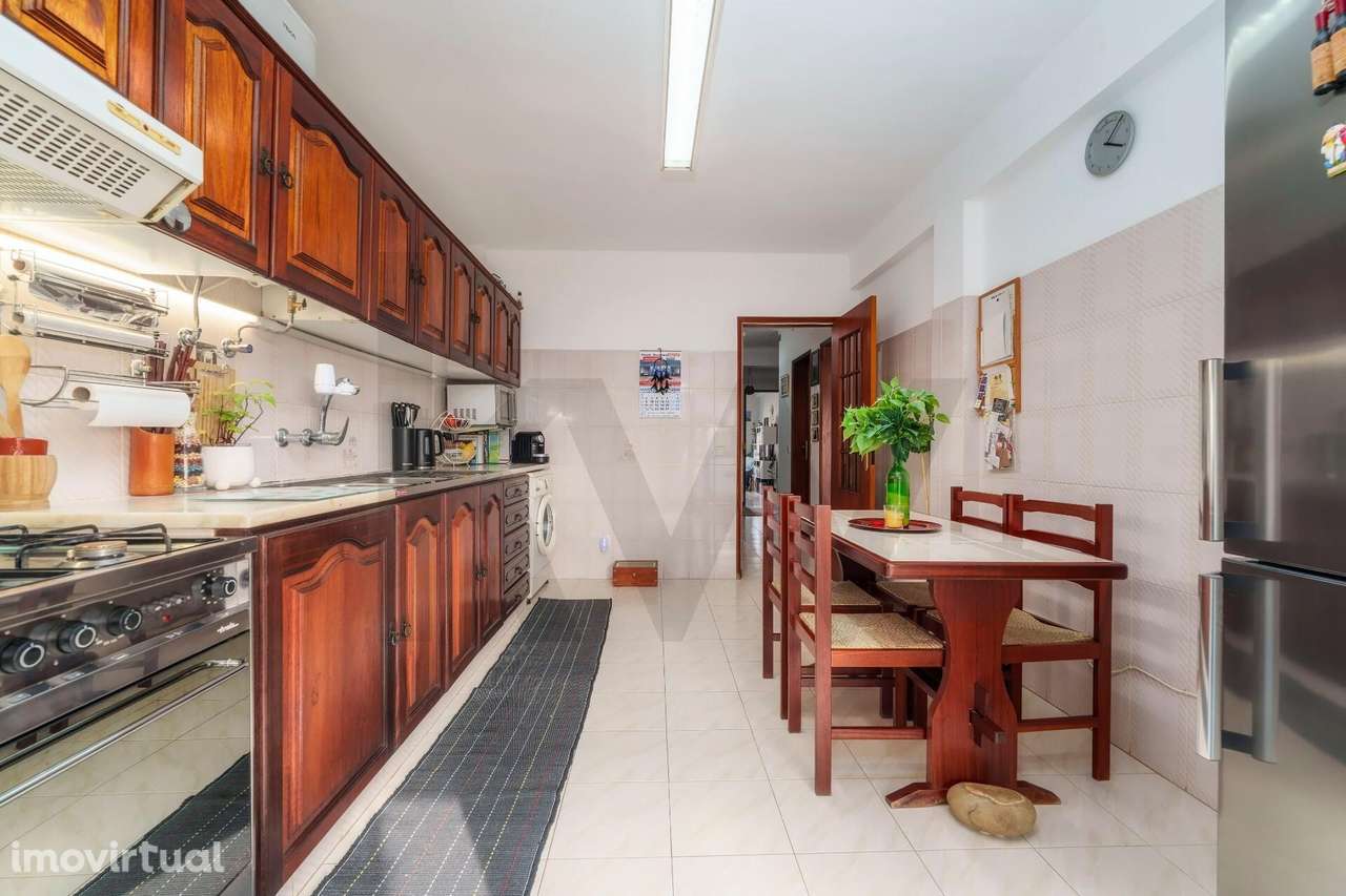 Apartamento T2, com áreas muito amplas e em muito bom estado de cons - Grande imagem: 3/23