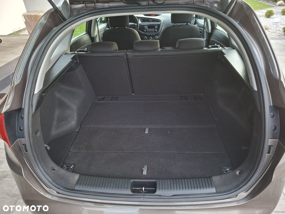 Kia Ceed - 12