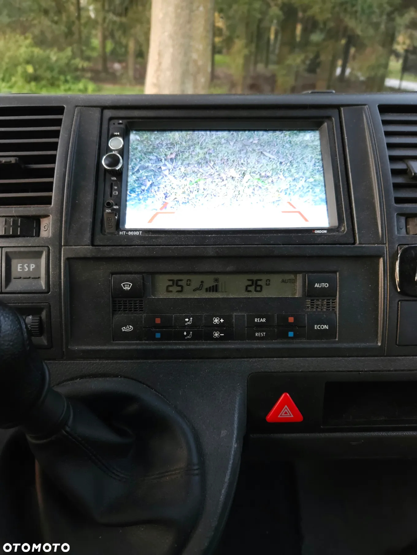 Volkswagen Caravelle - 11