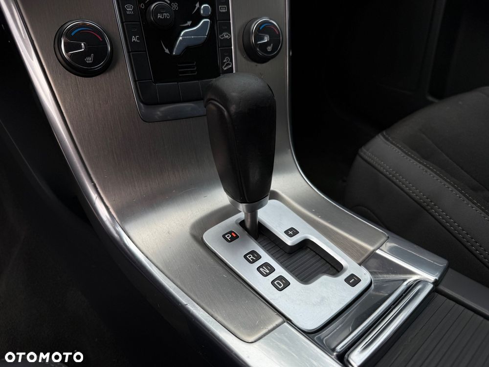 Volvo XC 60 D5 AWD Kinetic - 8