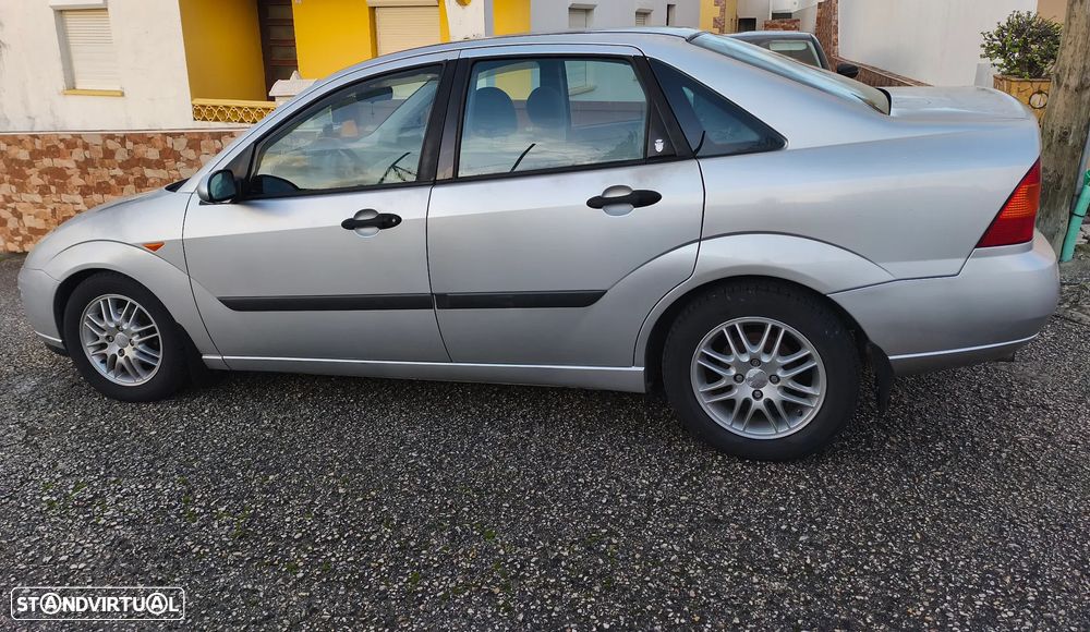 Ford Focus 1.6 Ghia - 1