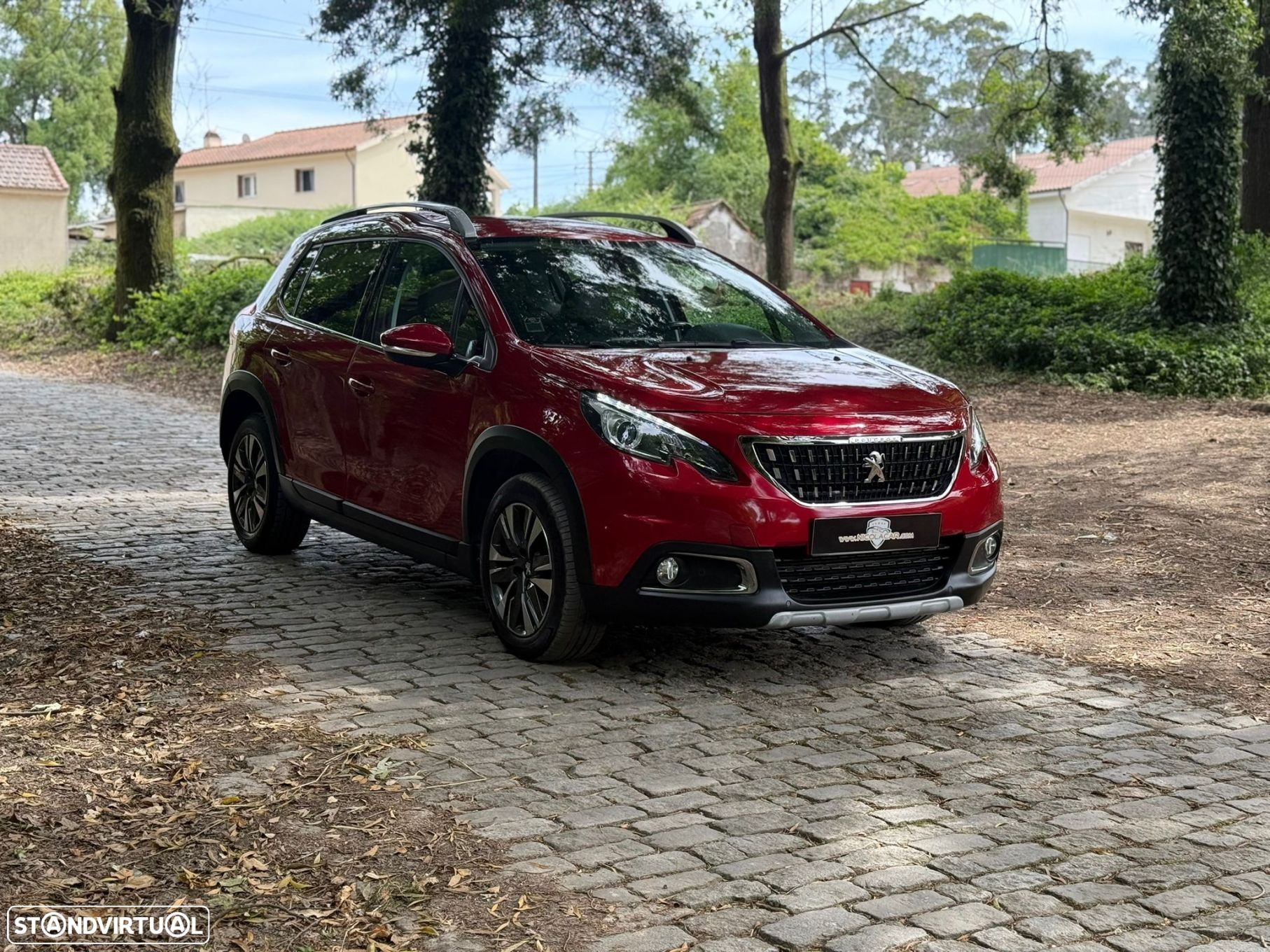 Peugeot 2008 1.2 PureTech Allure EAT6 - 1