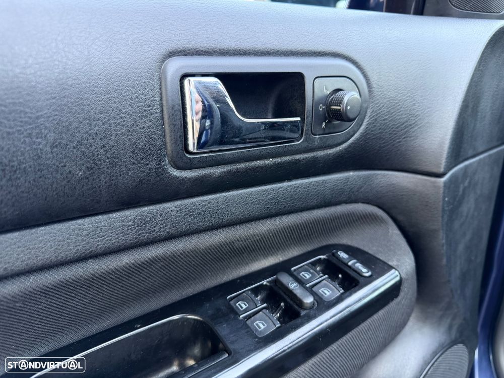 VW Golf Variant 1.9 TDi Highline - 17