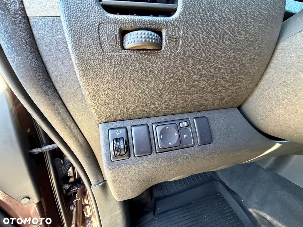 Nissan Navara 2.5 D Platinum - 6