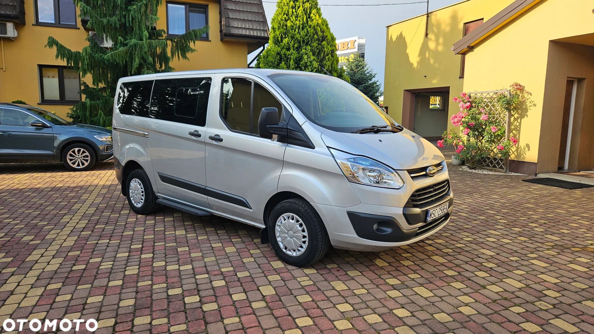 Ford Tourneo Custom - 1