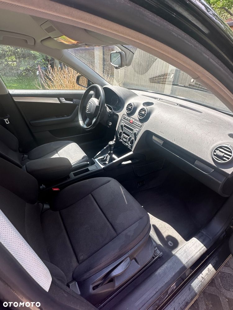 Audi A3 Sportback 1.6 FSI Ambiente - 8