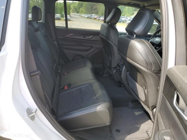 Jeep Grand Cherokee - 12