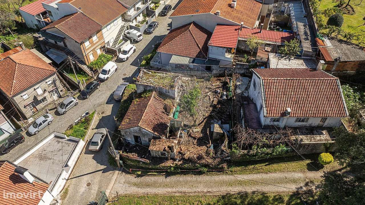 Moradia para restauro em Fraião, Braga! - Grande imagem: 2/13