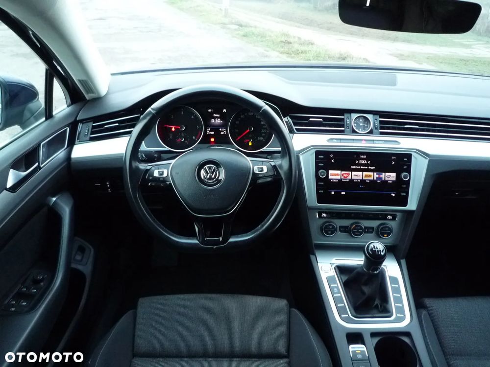 Volkswagen Passat 2.0 TDI SCR Comfortline - 18