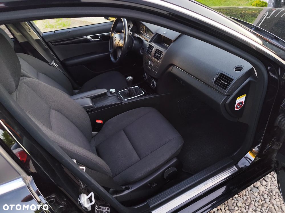 Mercedes-Benz Klasa C 180 CGI BlueEFFICIENCY SPORT EDITION - 7